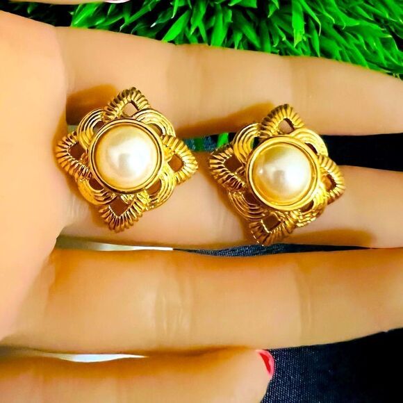 Vintage Clip on Earrings Gold Tone Faux Pearl Square Celtic Wave Pierced 4280 - Picture 2 of 6